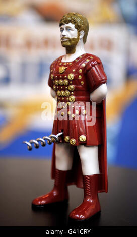 A Monty Python's Life of Brian, Biggus Dickus Corkscrew, auf der Toy Fair 2011, die heute in Olympia im Westen Londons eröffnet wurde. Stockfoto