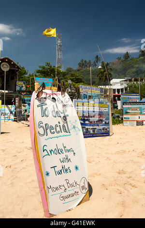 Sri Lanka, Mirissa Strand, Schnorcheln mit Schildkröten Ausflug Zeichen auf Surfbrett Stockfoto
