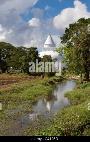 Sri Lanka, Tissamaharama Dagoba, Raja Maha Vihara Tempel Stockfoto