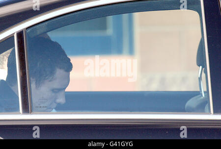 John McAreavey Ehemann von Michaela McAreavey verlässt George Best Belfast City Airport. Stockfoto