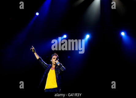 Aston Merrygold von JLS tritt in der M.E.N. Arena in Manchester auf. Stockfoto