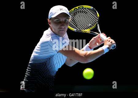 Tennis - 2011 Australian Open - Tag Fünf - Melbourne Park. Die russische Svetlana Kuznetsova im Kampf gegen die belgische Justine Henin Stockfoto