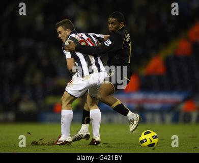 Charles N'Zogbia von Wigan Athletic (rechts) und Simon von West Bromwich Albion Cox Stockfoto