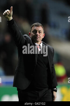 Fußball - npower Football League Championship - Coventry City / Nottingham Forest - Ricoh Arena. Billy Davies, Manager von Nottingham Forest, begrüßt die Fans am Ende des Spiels Stockfoto