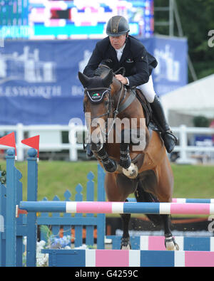 Bolesworth, UK. 17. Juni 2016. Olympische Goldmedaille Duo Nick Skelton auf Big Star im Wettbewerb an diesem Wochenende Bolesworth internationalen Springsport zeigen Credit: Trevor Meeks/Alamy Live News Stockfoto