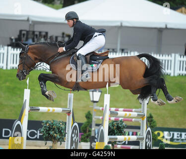 Bolesworth, UK. 17. Juni 2016. Olympische Goldmedaille Duo Nick Skelton auf Big Star im Wettbewerb an diesem Wochenende Bolesworth internationalen Springsport zeigen Credit: Trevor Meeks/Alamy Live News Stockfoto