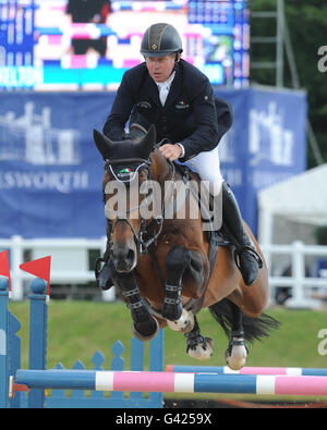 Bolesworth, UK. 17. Juni 2016. Olympische Goldmedaille Duo Nick Skelton auf Big Star im Wettbewerb an diesem Wochenende Bolesworth internationalen Springsport zeigen Credit: Trevor Meeks/Alamy Live News Stockfoto