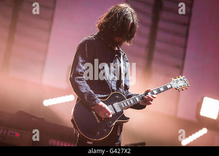 Manchester, UK. 17. Juni 2016. Die Stone Roses (Ian Brown, John Squire, Mani und Reni) führen im Etihad Stadium in Manchester auf ihre 2016 Residency am Veranstaltungsort Credit: Myles Wright/ZUMA Draht/Alamy Live News Stockfoto