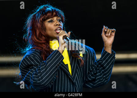 Barcelona, Katalonien, Spanien. 17. Juni 2016. US-Sänger und Songwriter SANTI WHITE aka SANTIGOLD tritt am zweiten Tag der SONAR 2016 Barcelona Kredit: Matthias Oesterle/ZUMA Draht/Alamy Live News Stockfoto