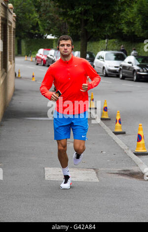 Wimbledon London, UK. 18. Juni 2016. Bulgarische Profi Spieler Grigor Dimitrov bei den All England Club für die Praxis vor den 2016 Wimbledon Tennis Championships Credit kommt: Amer Ghazzal/Alamy Live-Nachrichten Stockfoto