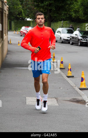 Wimbledon London, UK. 18. Juni 2016. Bulgarische Profi Spieler Grigor Dimitrov bei den All England Club für die Praxis vor den 2016 Wimbledon Tennis Championships Credit kommt: Amer Ghazzal/Alamy Live-Nachrichten Stockfoto