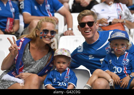 Marseille, Frankreich. 18. Juni 2016. Unterstützer von Island vor der Gruppe F der Uefa Euro 2016 Fußballspiel im Stade Velodrome in Marseille, Frankreich, 18. Juni 2016. Foto: Federico Gambarini/Dpa/Alamy Live News Stockfoto