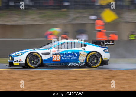 Rennstrecke in Le Mans, Le Mans, Frankreich. 18. Juni 2016. 24-Stunden-Rennen von Le Mans. Aston Martin Racing Aston Martin Vantage GTE GTE bin Andrew Howard, Liam Griffin und Gary Hirsch angetrieben. Bildnachweis: Aktion Plus Sport/Alamy Live-Nachrichten Stockfoto