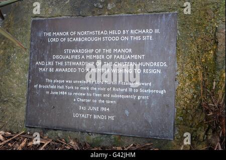 Allgemeine Ansicht der Landgut von Northstead Plakette in Peasholm Park, Scarborough, North Yorkshire. Stockfoto