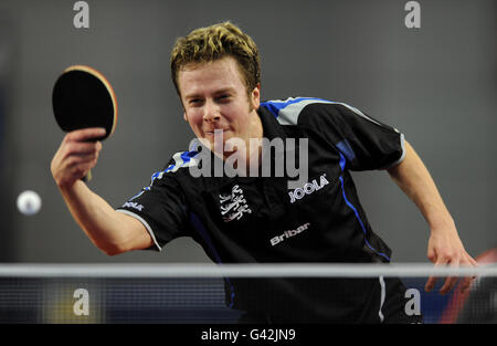 Der Engländer Andrew Baggaley in Aktion gegen den Singapurer Zhongze Liu während des ersten Rundenmatches der Männer bei den Pro Tour English Open im English Institute of Sport, Sheffield. Stockfoto