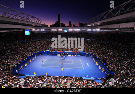 Die Sonne untergeht über der Rod Laver Arena während der Spiel zwischen Rafael Nadal und David Ferrer Stockfoto