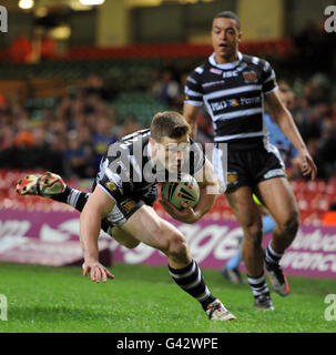 Rugby League - Millennium Magic Weekend - Engage Super League - Hull FC gegen Hull KR - Millennium Stadium. Kirk Yeaman von Hull FC spielt beim ersten Anlauf des Spiels während des Engage Super League-Spiels im Millennium Stadium, Cardiff. Stockfoto