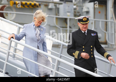 Camilla trifft Krankenhaus Schiffsbesatzung Stockfoto