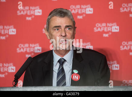 Dave Prentis, Generalsekretär von Unison, die Gesundheit-Union befasst sich eine Konferenz über die NHS und die "Abstimmung bleiben" Kampagne Stockfoto