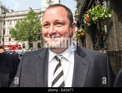 Mike Ashley, Gründer von Sportbekleidung Händler Sports Direct kommt, um an den parlamentarischen Ausschuss auszusagen Stockfoto