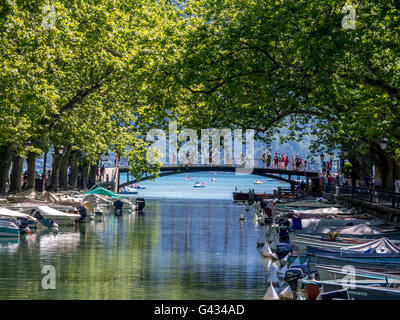 Annecy. Übersicht über die Brücke (Pont des Amours) liebt und Kanal von Vasse. Haute Savoie. Frankreich Stockfoto