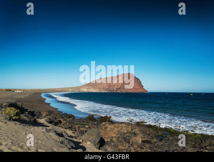 La Tejita Strand und Montana Roja Wahrzeichen Vulkanlandschaft im Süden Teneriffa Spanien Stockfoto