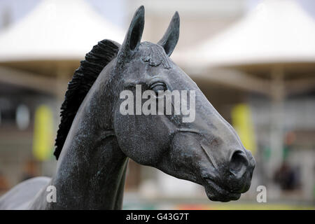 Pferderennen Sie - Totesport Masters Tag - Sandown Pferderennbahn Stockfoto