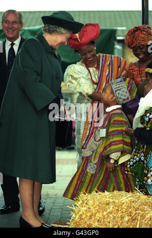 Königin Elizabeth II und Herzog von Edinburgh - Albany Centre - Deptford, London Stockfoto