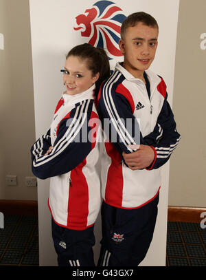 Die Eiskunstläuferinnen Natasha McKay aus Dundee und Jamie Whiteman aus Nottinghamshire bei einer Fotoschau im Holiday Inn, Heathrow Airport, London, reisen nach Liberec zum Europäischen Olympischen Jugend-Winterfestival, das morgen beginnt. Stockfoto