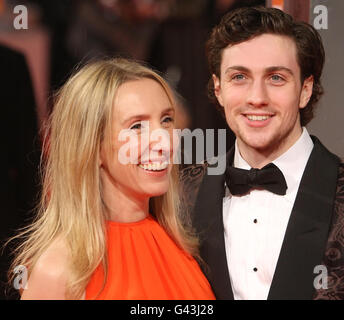 Sam Taylor-Wood und Aaron Johnson bei der Verleihung der Orange British Academy Film Awards 2011 im Royal Opera House, Covent Garden, London. Stockfoto