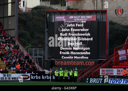 Gesamtansicht der neuen riesigen Leinwand im Tal Zeigt die Namen der Fans, die in verstorben sind Die letzten 12 Monate Stockfoto