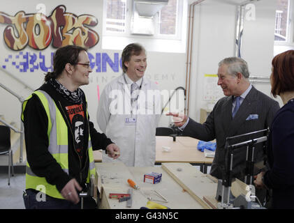 Prince Charles besucht Obdachlose Zentrum Stockfoto