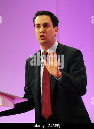 Der Vorsitzende der Labour Party, Ed Miliband, spricht auf der Welsh Labour Party Spring Conference im Venue Cymru, Llandudno. Stockfoto