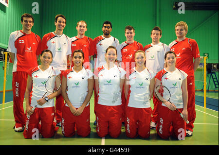 Christopher Adcock, Nathan Robertson, Andy Ellis, Rajiv Ouseph, Peter Mills, Carl Baxter und Marcus Ellis, (vordere Reihe von links nach rechts) Elizabeth Cann, Mariana Agathangelou, Jenny Wallwork, Garielle White und Sarah Walker während einer Fotowand im National Badminton Center, Milton Keynes. Stockfoto