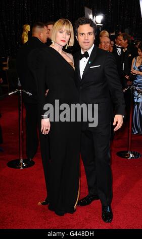 Die 83. Academy Awards - Arrivals - Los Angeles. Sunrise Coigney und Mark Ruffalo kommen für die 83. Academy Awards im Kodak Theatre, Los Angeles. Stockfoto