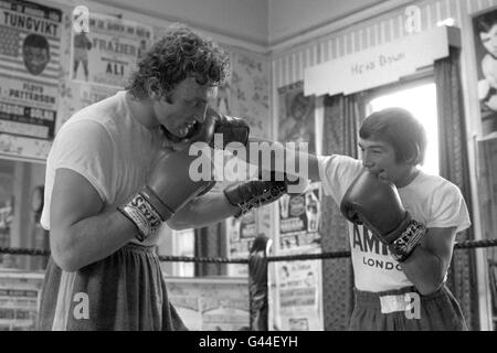 Boxen - Joe Bugner - Sparring - Craven Arms Gymnasium, Lavendel Hill, London Stockfoto