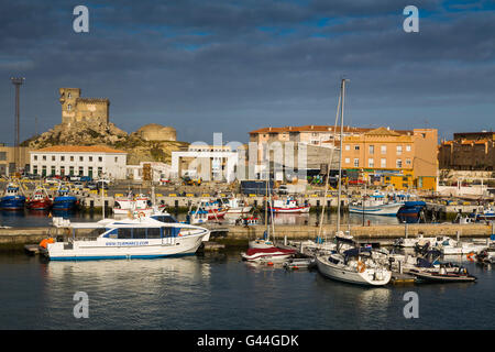 Boote in der Fischerei-Hafen von Tarifa, Costa De La Luz, Provinz Cadiz, Andalusien, Spanien-Europa Stockfoto