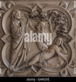 Erschaffung Evas. Relief. Genesis. 13. c. La Sainte-Chapelle, Paris, Frankreich. Stockfoto