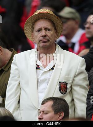 Fußball - Carling Cup - Finale - Arsenal gegen Birmingham City - Wembley Stadium. Arsenal-Fan John Lydon (aka Johnny Rotten) auf den Tribünen Stockfoto