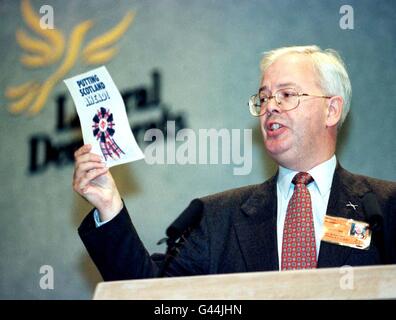 Jim Wallace, Vorsitzender der schottischen Liberaldemokraten, spricht heute (Di) auf der Jahreskonferenz der Partei in Brighton. Foto von David Giles/PA Stockfoto