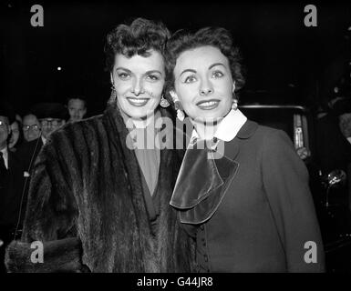 Jane Russell (links) und Jeanne Crain der amerikanischen Schauspielerin bei einem Empfang im Dorchester Hotel, London. Sie sind gerade aus Paris nach London gekommen, um an dem Film 'Gentlemen Marry Brunettes' zu arbeiten. Stockfoto