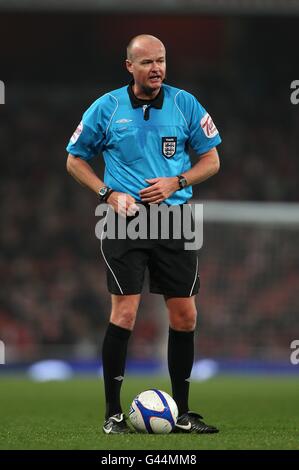 Fußball - FA Cup - Fünfte Runde - Replay - Arsenal gegen Leyton Orient - Emirates Stadium. Lee Mason, Schiedsrichter Stockfoto