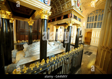 Das Grab von Queen Elizabeth I in Westminster Abbey im Zentrum von London. Stockfoto