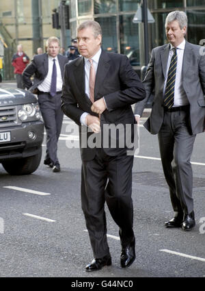 Der Herzog von York, Sonderbeauftragter für internationalen Handel und Investitionen, trifft am Hauptsitz von Crossrail am Canada Square, Canary Wharf, London, ein. Stockfoto