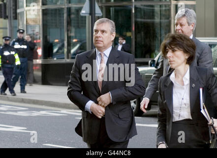 Der Herzog von York, Sonderbeauftragter für internationalen Handel und Investitionen, trifft am Hauptsitz von Crossrail am Canada Square, Canary Wharf, London, ein. Stockfoto