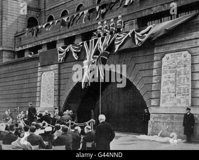 Die Olympic Roll of Honor, die auf zwei großen Tafeln an den Wänden des Empire Stadium, Wembley, London, errichtet wurde, enthält die Namen der Gewinner der Olympischen Spiele. Stockfoto