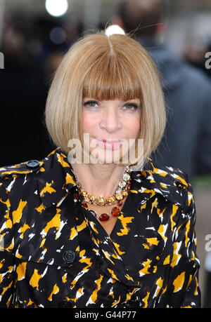 Die US-Redakteurin von Vogue Anna Wintour kommt zur Burberry Fashion Show im Hyde Park im Rahmen der London Fashion Week. Stockfoto