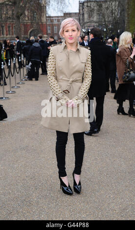 Burberry Prorsum Ankünfte - London Fashionweek Stockfoto