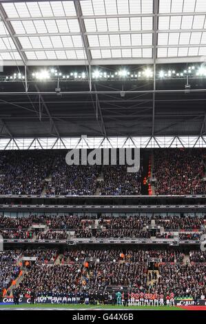 Fußball - Carling Cup - Finale - Arsenal gegen Birmingham City - Wembley Stadium. Allgemeine Sicht auf die Teams, die sich vor dem Kick-off anstellen Stockfoto