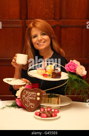 Die Schauspielerin Patsy Palmer startet die Thorntons Mom's Appreciation Society mit einem Nachmittagstee im Park Lane Hotel, London, um alle zu ermutigen, ihre Mütter an diesem Muttertag zu schätzen. Stockfoto